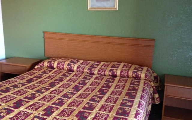 photo 4 of Royal Inn Motel
