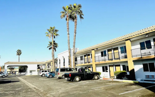 photo 3 of Casa Blanca Express & Suites Cypress Buena Park - Anaheim Area