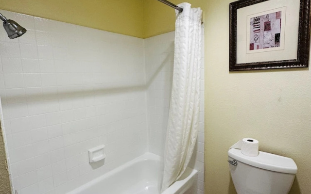 photo 5 of Casa Blanca Express & Suites Cypress Buena Park - Anaheim Area