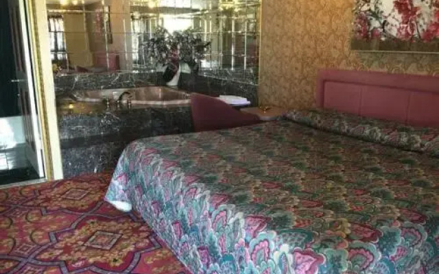 photo 3 of Royal Inn - Neptune