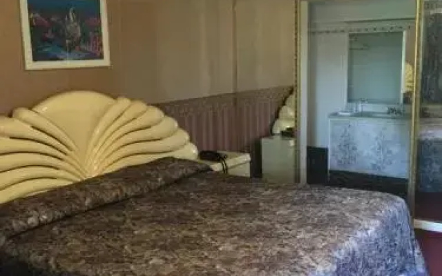 photo 4 of Royal Inn - Neptune
