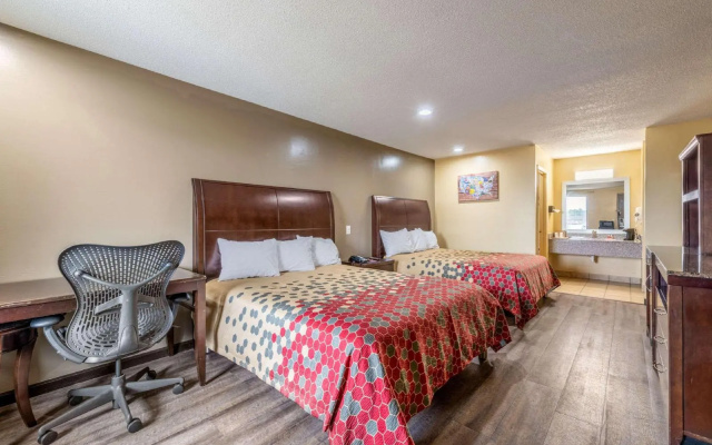 photo 4 of Econo Lodge Inn & Suites