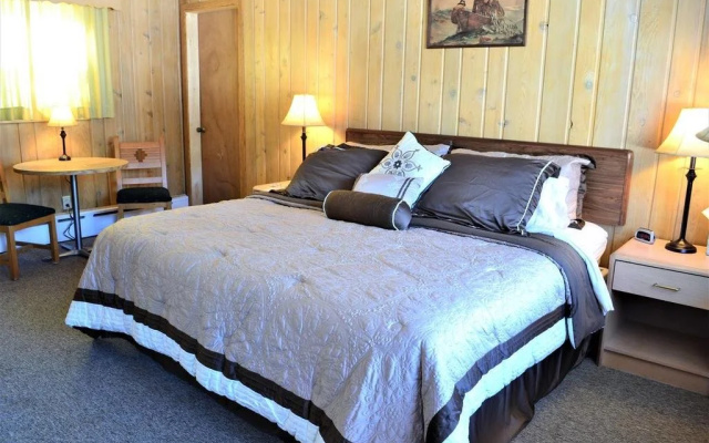photo 3 of Royal Motel