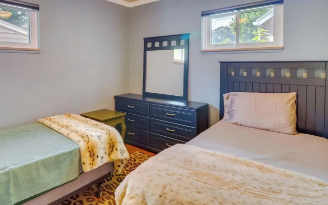 photo 4 of Royal Oak Home: 13 Mi to Downtown Detroit