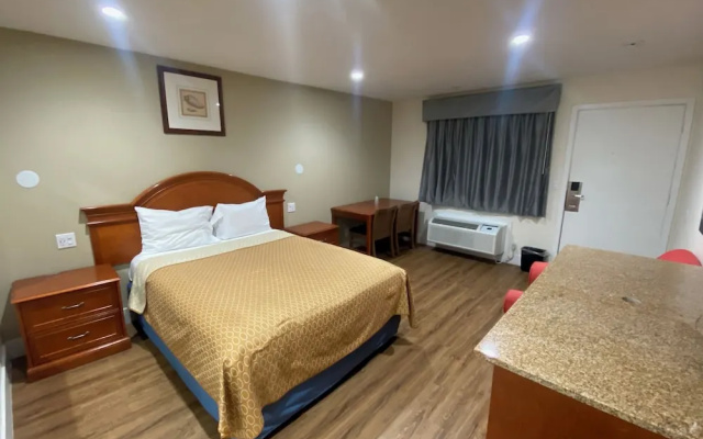 photo 2 of Royale Inn Motel