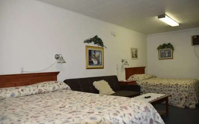 photo 4 of Royals Inn Motel