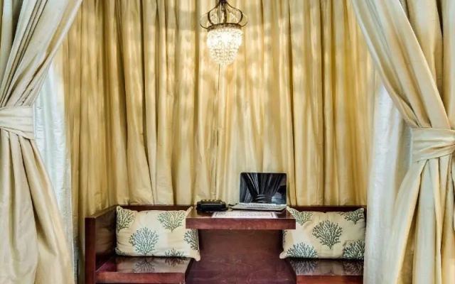 photo 3 of The Golden Arm