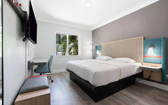 photo 3 of Atrium Hotel, Trademark Collection by Wyndham
