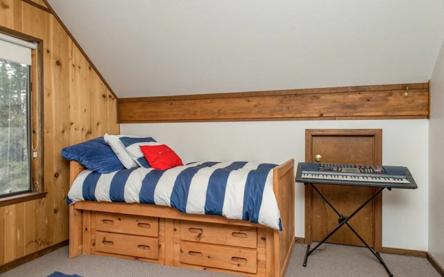 photo 4 of Rustic and Inviting in Tahoe Donner by RedAwning