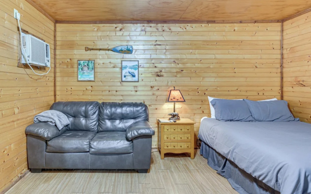 photo 2 of 'cedar Falls Cabin 5': 1/2 Mile to Turner Falls
