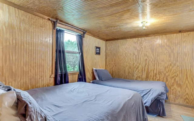 photo 3 of 'cedar Falls Cabin 5': 1/2 Mile to Turner Falls