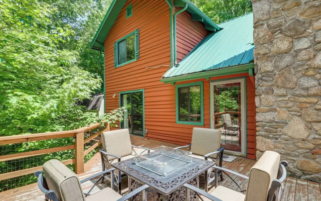 photo 4 of Mars Hill Cabin w/ Pool Table ~ 2 Mi to Wolf Ridge