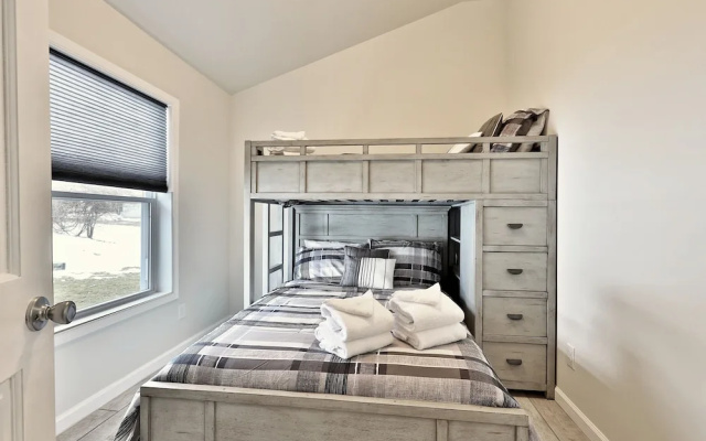 photo 3 of Rutland's Hidden Gem: 2 Br/1ba Renovated Home Close To Everything 2 Bedroom Home