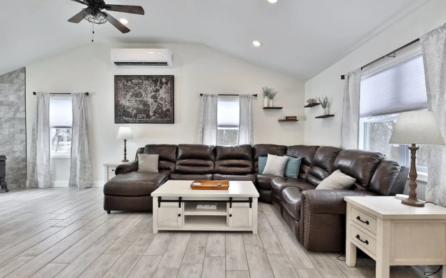photo 5 of Rutland's Hidden Gem: 2 Br/1ba Renovated Home Close To Everything 2 Bedroom Home