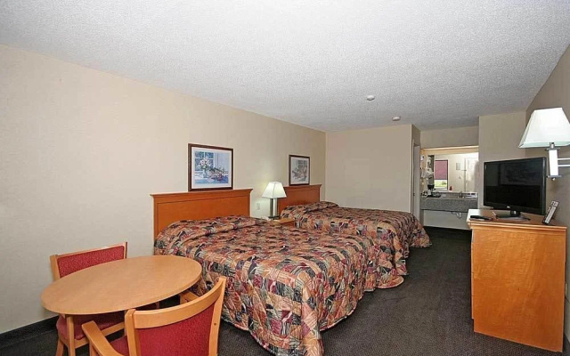 photo 2 of Carolina Inn & Suites of Lake Norman