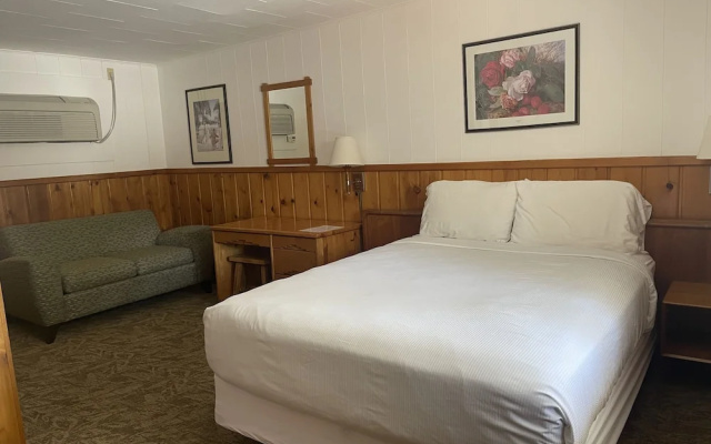 photo 3 of Saddle & Surrey Motel