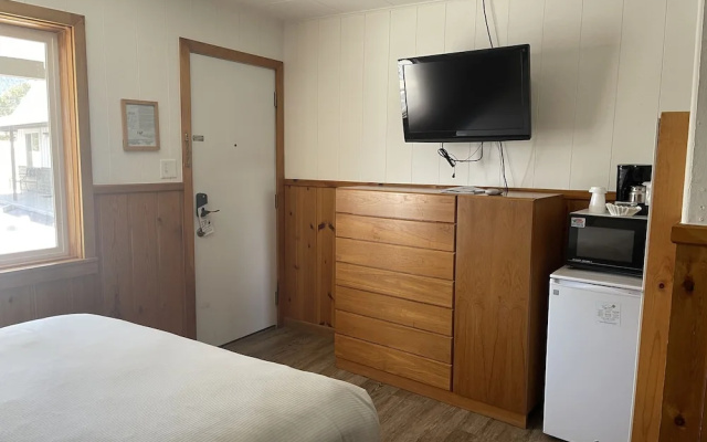 photo 5 of Saddle & Surrey Motel