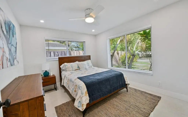 photo 4 of Sail Away Beach Cottage Sleeps 10 Heated Pool
