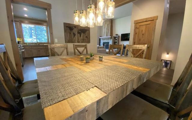 photo 2 of Saint Bernard - INCREDIBLE MOUNTAIN GETAWAY HOT TUB GAME ROOM GAS BBQ L2 EV CONNECTION TAHOE
