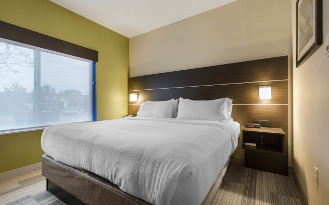 photo 5 of Holiday Inn Express & Suites Chicago West - St Cha