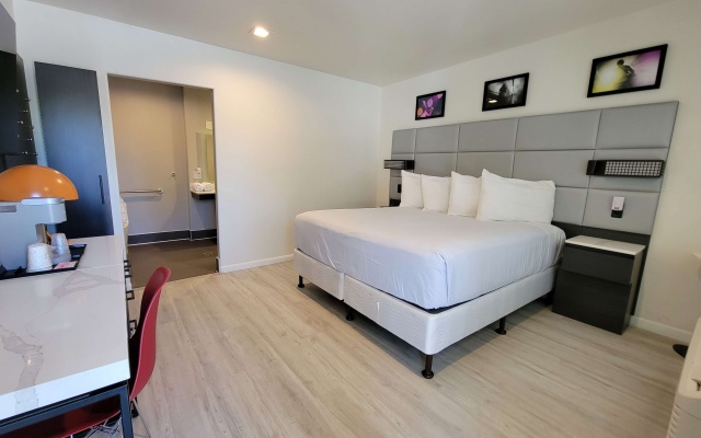 photo 2 of Signature Inn Santa Clara