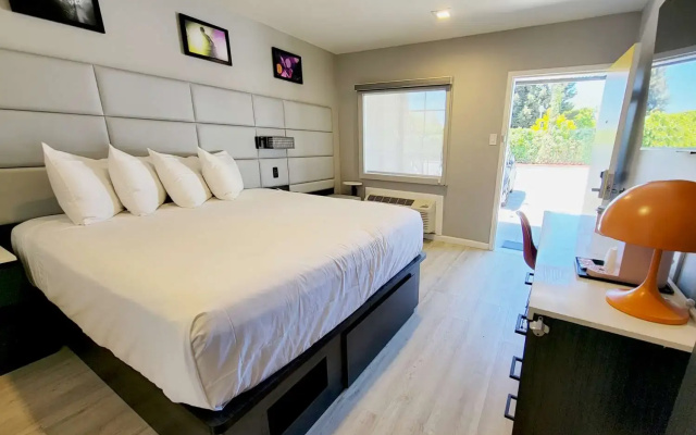 photo 3 of Signature Inn Santa Clara