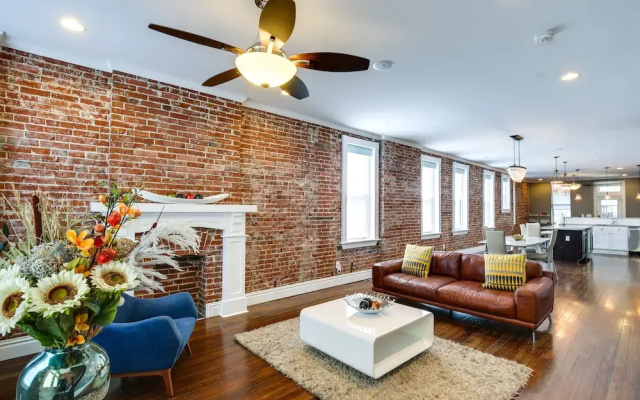photo 2 of Saint Louis Home w/ Deck: 4 Mi to Downtown!