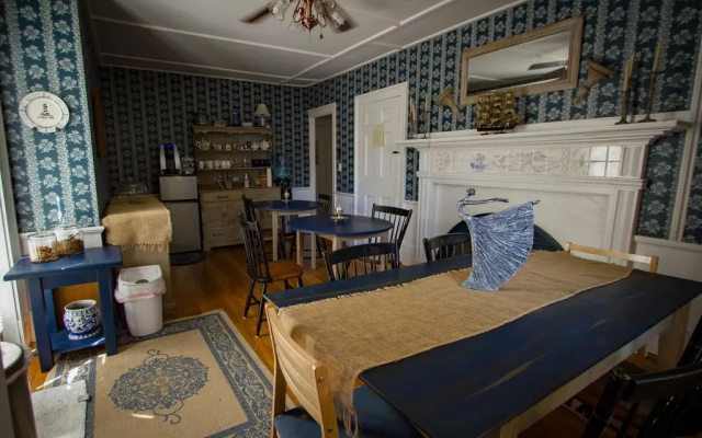 photo 2 of Sally Webster Inn
