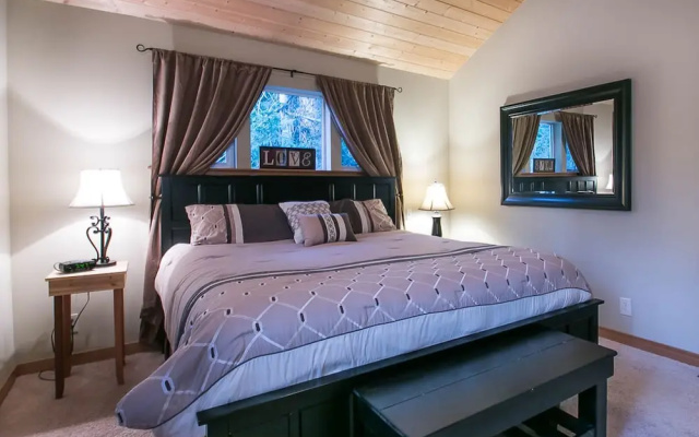 photo 2 of Salmon Chalet Chalet 2 NW Comfy Cabins