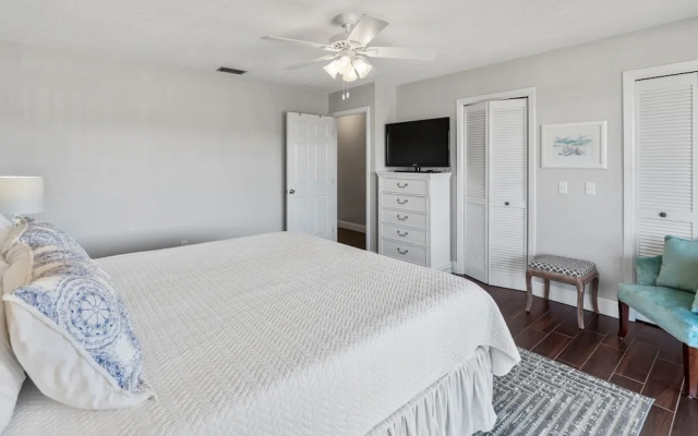 photo 4 of Salty Kiss 2 Bedroom Townhouse by RedAwning