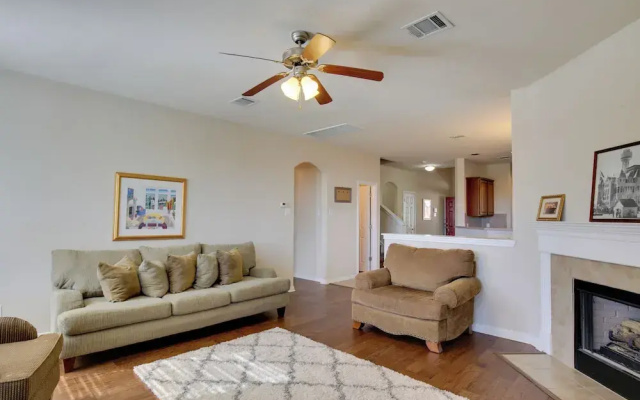 photo 2 of 4 Mi to TPC San Antonio: Cozy Getaway w/ Deck!