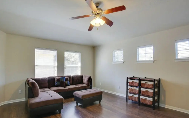 photo 3 of 4 Mi to TPC San Antonio: Cozy Getaway w/ Deck!