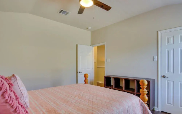 photo 4 of 4 Mi to TPC San Antonio: Cozy Getaway w/ Deck!