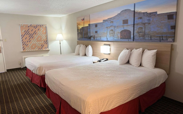 photo 2 of Days Inn by Wyndham San Antonio Morgan's Wonderland / IH-35 N