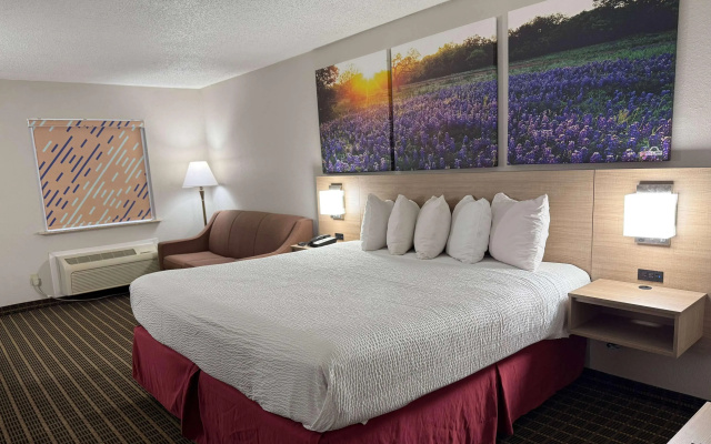 photo 4 of Days Inn by Wyndham San Antonio Morgan's Wonderland / IH-35 N