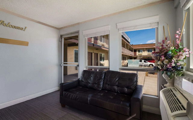 photo 2 of Rodeway Inn San Bernardino - Colton