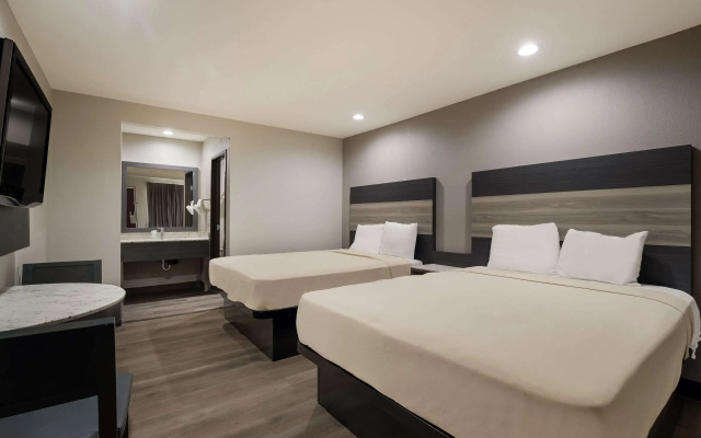 photo 4 of Rodeway Inn San Bernardino - Colton