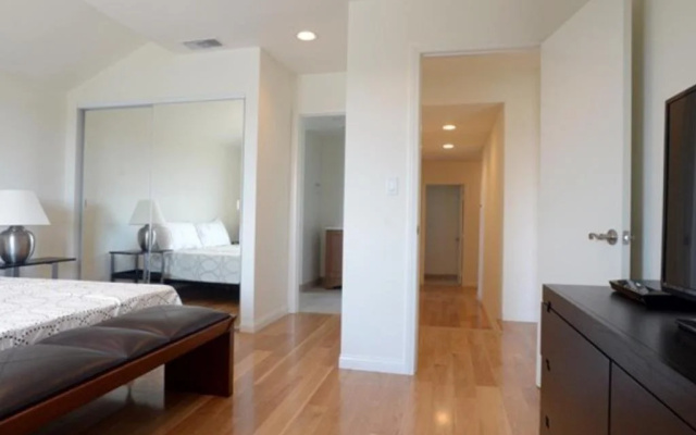 photo 2 of Beverly Boutique ApartRoom of Hollywood