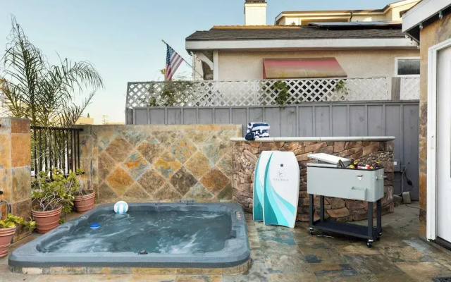 photo 4 of Sand Castle by Avantstay Beach House on Balboa Peninsula w/ Patio & Hot Tub