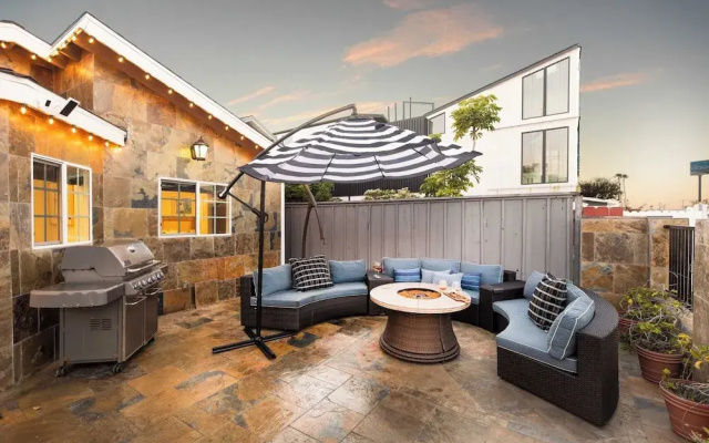 photo 5 of Sand Castle by Avantstay Beach House on Balboa Peninsula w/ Patio & Hot Tub