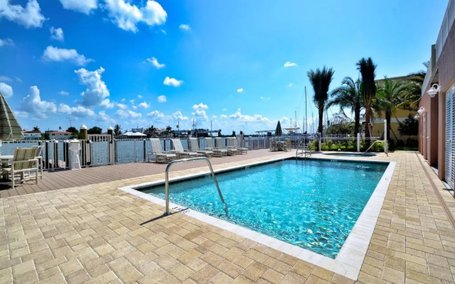 photo 2 of Sandpiper'S Cove 203 Luxury Waterfront 3 Bedroom 2 Bath Condo 23130