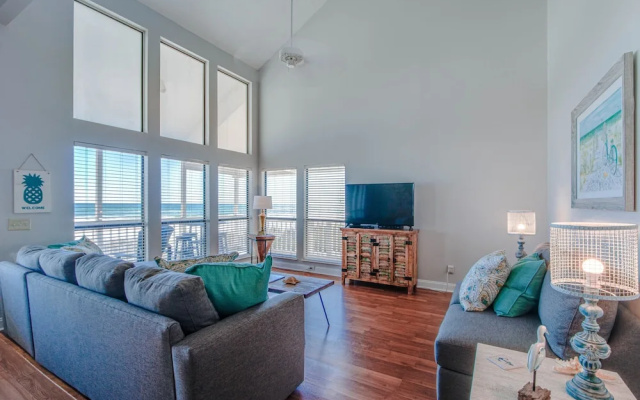 photo 4 of Sandy Toes by Book That Condo