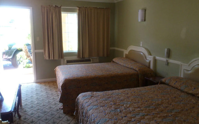 photo 2 of Santa Ana Travel Inn
