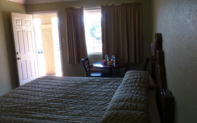 photo 4 of Santa Ana Travel Inn