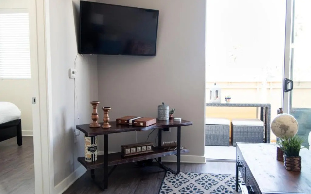 photo 2 of Santa Monica 2 Bed/ 2 Bath