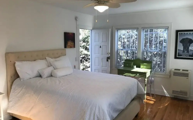 photo 3 of Santa Monica Beach Studio #A - 1 Block to Beach