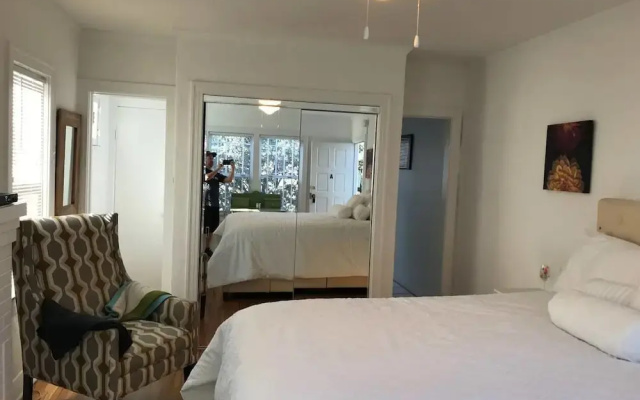 photo 4 of Santa Monica Beach Studio #A - 1 Block to Beach