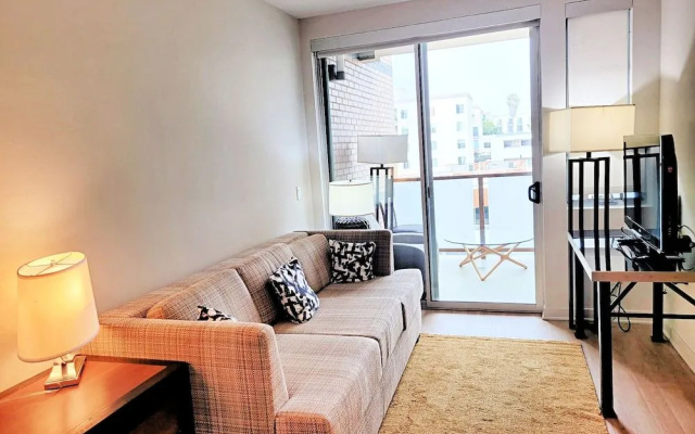 photo 2 of Santa Monica Promenade Condos