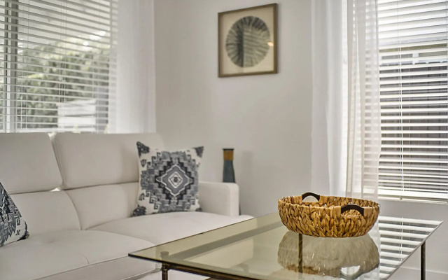 photo 2 of Santorini House - 3 Bed 2 Bath in Wilton Manors - Walking Distance to Wilton Drive