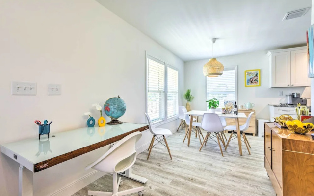 photo 4 of Near Downtown + Ocean: Sarasota Getaway